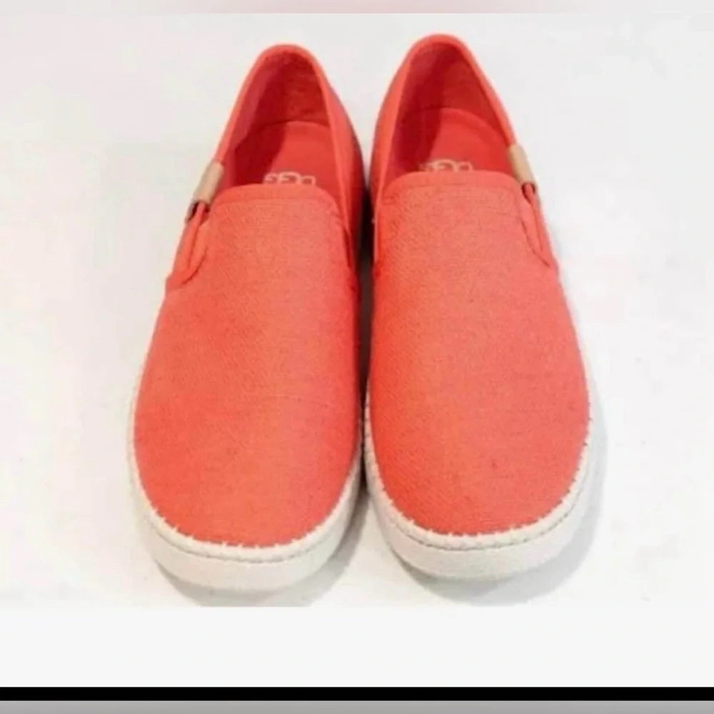 UGG NWT Women Slip On Coral Luciah Shoes SZ 7 - NEW in box - Picture 1 of 3